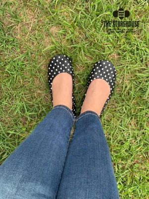 Black and White Dots