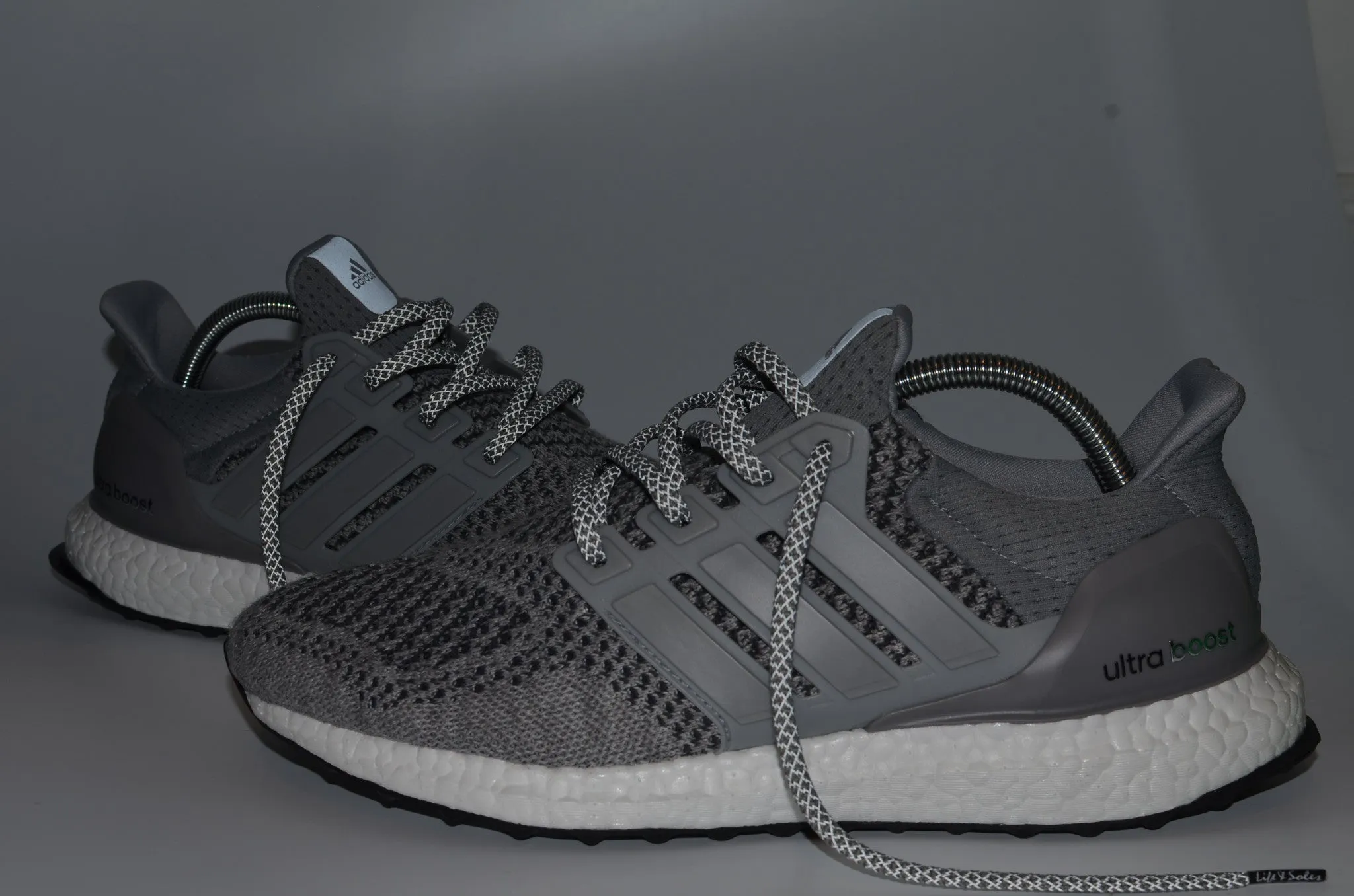 Grey Reflective Flat Shoelaces