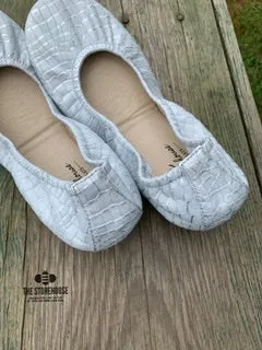 White silver Gator