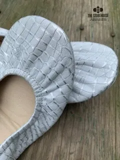 White silver Gator